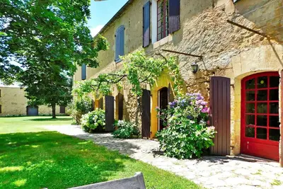 Image de Maison confortable de 4 chambres à.