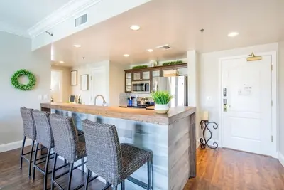 Image de Plush 2-Bed 2-Bath Condo Suite with Amazing Views!