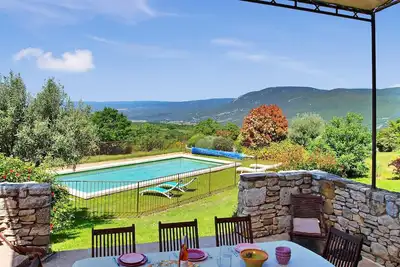 Image de Belle maison à Viens avec WiFi