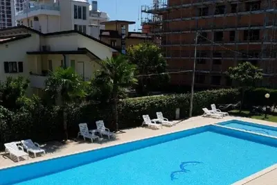 Image de Appartement 'Résidence Rubino Benelux 01' avec piscine partagée, terrasse privée et climatisation