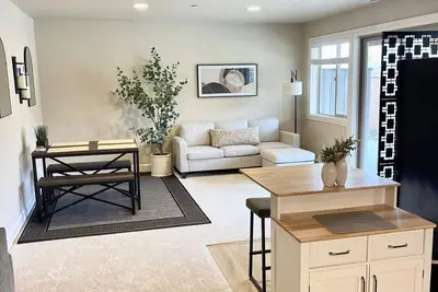 Image de Whole private bottom floor of Sky Island house available to you!