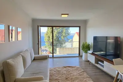 Image de Prime location, amazing lake view. World class Skiing, hiking & exploring. \n