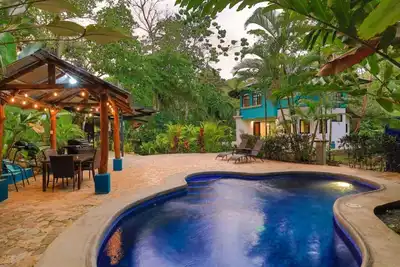 Image de Casa Pura Vida: 3br Creekside Home in Central Manuel Antonio, Lots of Wildlife!