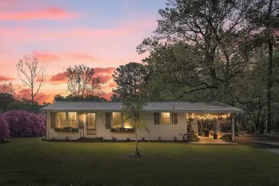 Image de The Wrenn’s Nest - Quaint National Forest Getaway