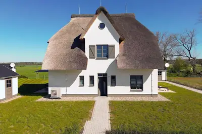 Image de Ferienhaus Carl Reinecke - Inseldomizil Stolpe - Urlaub Unter Reet auf Usedom