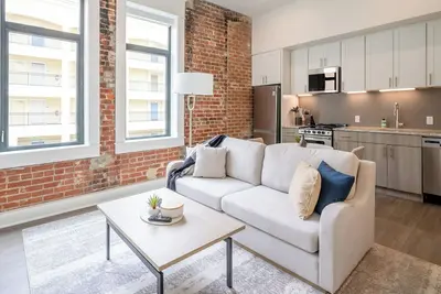 Image de Landing | Chic 2bd in Five Points South