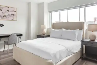 Image de Landing at 4415 Chestnut - 2 Bedrooms in Univer. . .