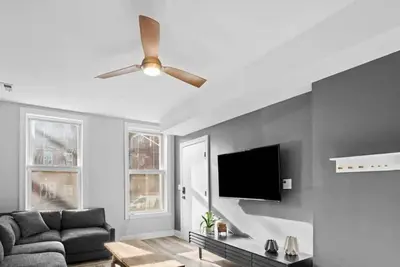 Image de Welcome to our 2br River West Retreat!