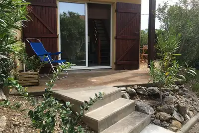 Image de Pavillon mezzanine climatisé avec petit jardin et piscine collective