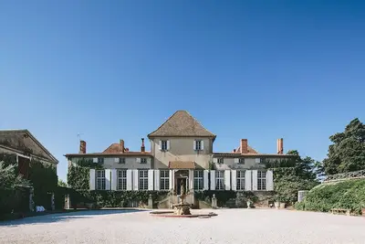 Image de Séjour dans chateau viticole : domaine avec piscine pour des vacances de rêve
