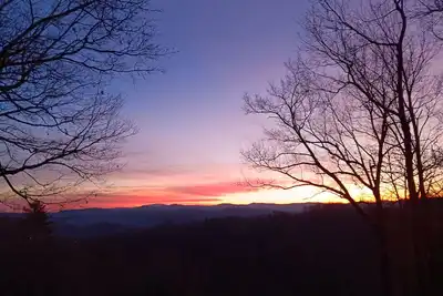 Image de New! Spectacular mountain views, waterfalls, hike, bike, kayak at your doorstep!