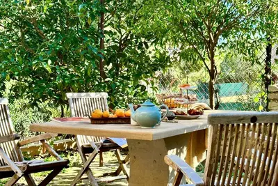 Image de La Ciotat : Rez de jardin, entre les calanques du Mugel et de Figuerolles