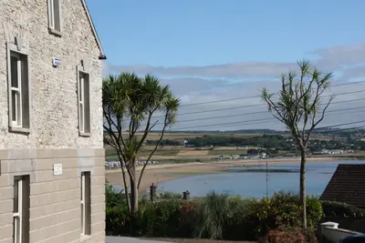 Image de Beach view, period house, contemporary fitout in historic, fishing village
