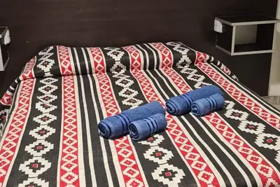 Image de Retreat to this haven along Route 3, with a sunlit ambiance and garden view.