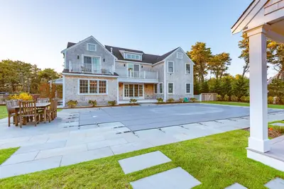 Image de Spacious 6 bedroom home in the Surfside area of beautiful Nantucket.