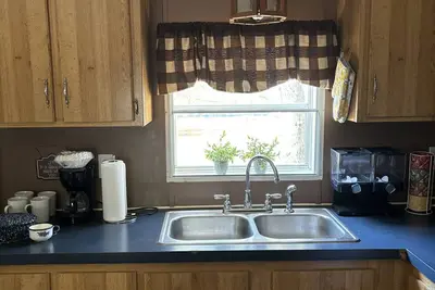 Image de Cozy house in a quiet neighborhood minutes from outdoor fun and beaches!