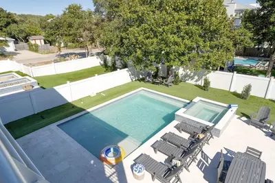 Image de 🦩Book Me Baby! Crystal Blue~It's So You! Sleeps 28~Pool~Golf Cart🦩