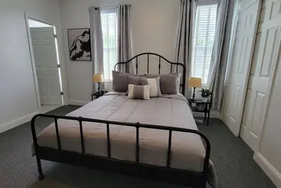 Image de Location! Location! Urban Oasis centrally-located to all near by attractions