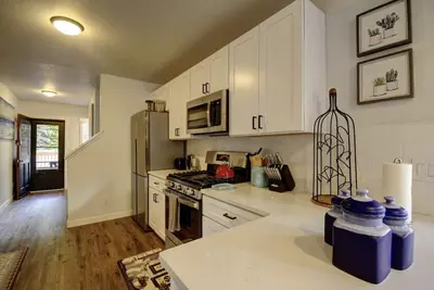 Image de Bright & Airy 4 Bedroom Villa in North Tacoma