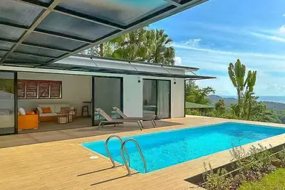 Image de Panoramic Ocean View: Modern Home + Pool