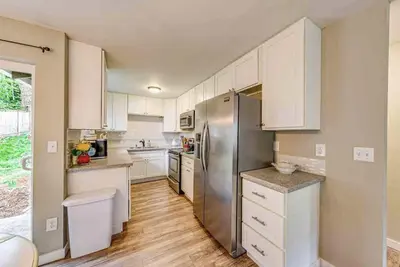 Image de Storybook Tacoma Cottage Escape