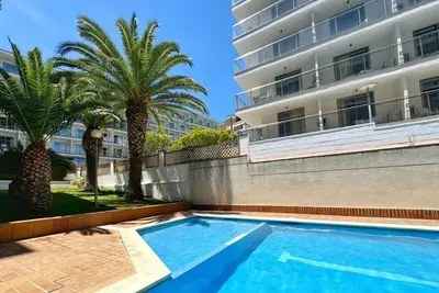 Image de Penthouse familial à Salou : 3 chambres, terrasse, piscine, proche de Playa del Llevant et Port Aventura