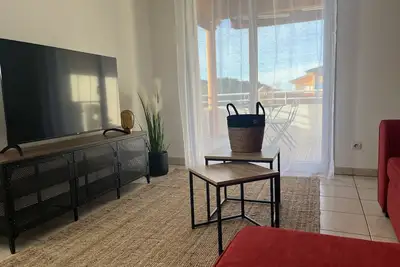 Appartement lumineux piscine, terrasse, parking