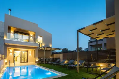 Image de Brand new modern villa, no car needed!
