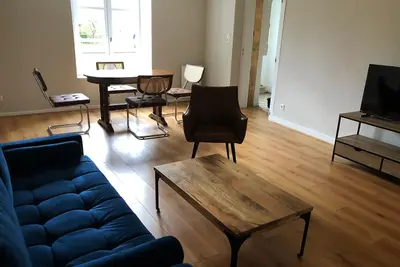 Image de Proche du Centre Ville, Appartement de 100m2, Deux Chambres, Parking Privatif