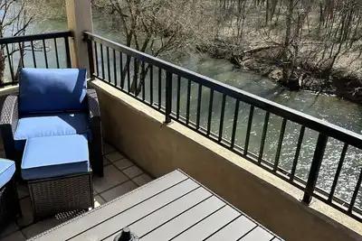 Image de Cozy condo with amazing view of the Little Pigeon River in scenic Sevierville!