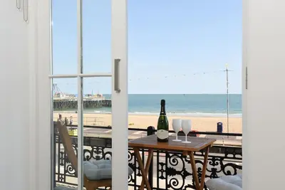 Image de Stunning beach front luxury apt w/balcony Sleeps 6