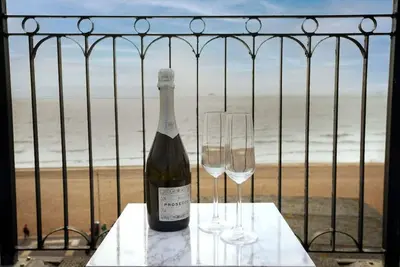 Image de Private roof terrace * Parking * 2bed Seafront apt