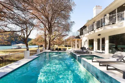 Image de Resort-Style Escape: Pool, Hot Tub, Dock, Kayaks & Sleeps 22