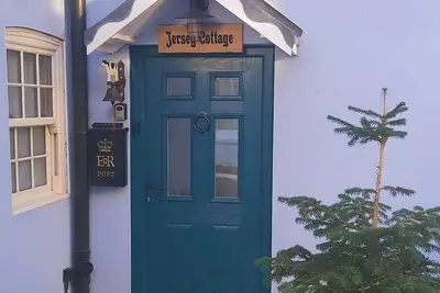 Image de Charming Spacious Cowes Cottage, convenient for High Street, Red Jet & Marina's