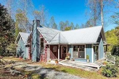 Image de Private, Perfect Paradise. Artists' touches w/ Hot Tub!