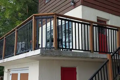 Image de Two Story Boathouse  Located On East Side of Lake Simcoe