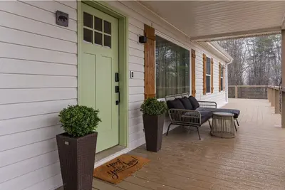 Image de Peaceful 5 Br Home w/ Stunning Views & Game Room!