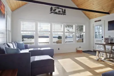 Image de Knife Edge Escape - Cozy Lakeside Cottage Getaway with Views of Mt. Katahdin