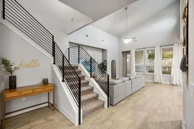 Image de Luxe, Modern 4b House with Office, 20 min to Dt