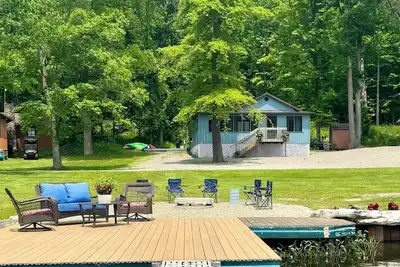 Image de Bring your boat and make wonderful memories at this beautiful lakefront cottage!