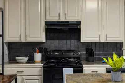 Image de Forest Park Gem: Near attractions & Group Fun