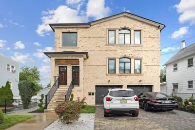 Image de The Lions Den Luxury 3-Bedroom Oasis + Patio\n