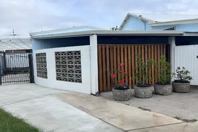 Image de 'Funky Shack by the Jetty'