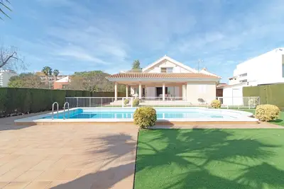 Image de Global Properties: Frontline beach villa with private pool