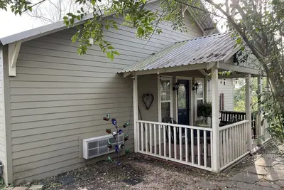 Image de Lodge like Guest House walking distance to downtown Historic Montgomery, Texas