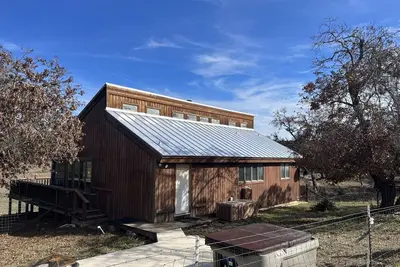 Image de Cozy 2-bedroom, 2-bath cabin with WiFi, Ac in Harper Tx on secluded 215 acres.