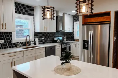 Image de Hot Tub | Chef’s Kitchen | Luxury Remodel | Sleeps 9