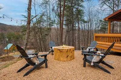Image de Cozy Log Cabin - Private Hot Tub & Fire Pit. Perfect Location & Pet-Friendly!