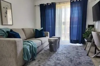 Image de Chic Boutique 2br Apt | Walk to Station w\/ Parking