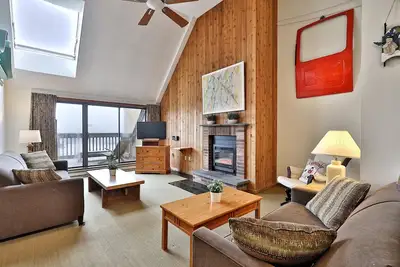 Image de Loft, Top-Floor Mountain View 2br/2ba at Mountain Green. Pool. Hot Tub. Shuttle.